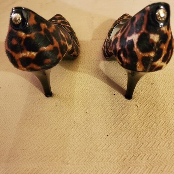 Michael Kors leporard skin shoes - Picture 2 of 7